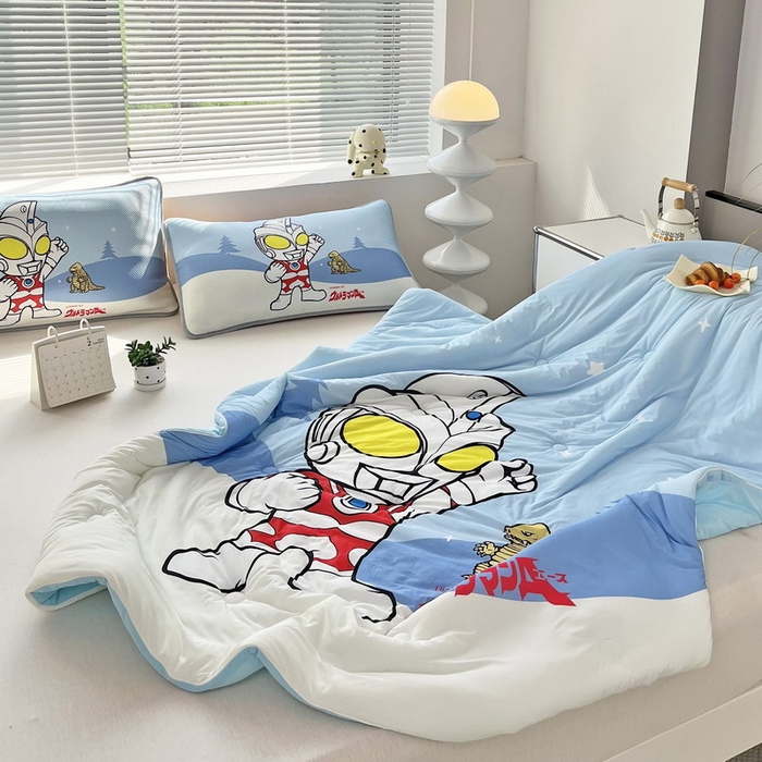 91家纺网 家纺一手货源 找家纺 蘭菲家纺 2025新款凉感丝奥特曼印花夏被 归来