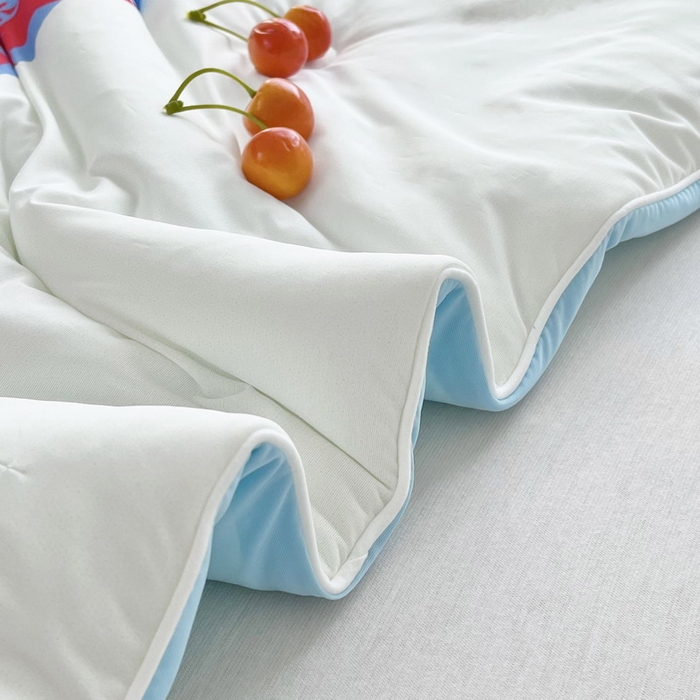 91家纺网 家纺一手货源 找家纺 蘭菲家纺 2025新款凉感丝奥特曼印花夏被 归来