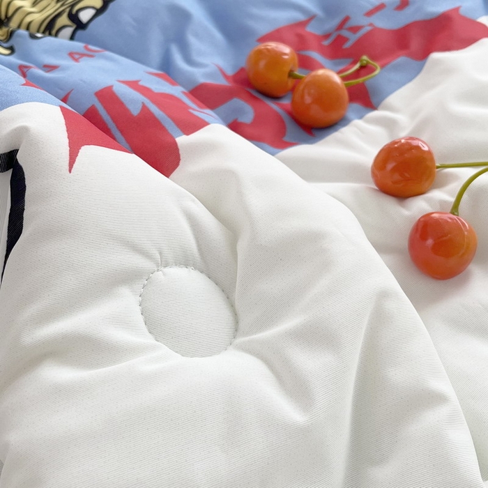 91家纺网 家纺一手货源 找家纺 蘭菲家纺 2025新款凉感丝奥特曼印花夏被 归来