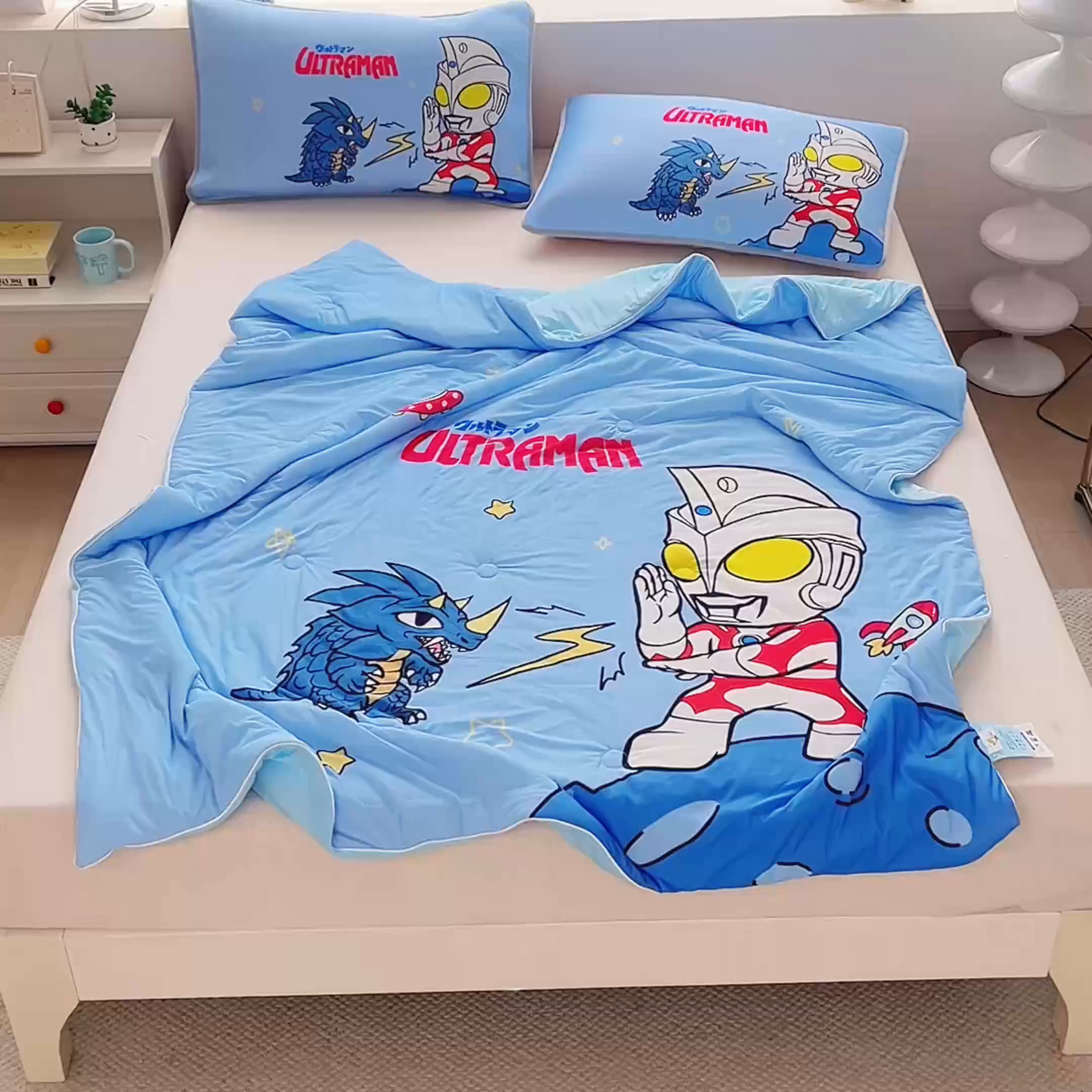 91家纺网 家纺一手货源 找家纺 蘭菲家纺 2025新款凉感丝奥特曼印花夏被 闪电