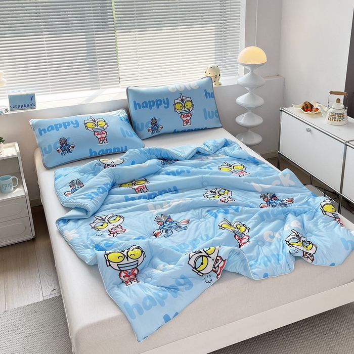 91家纺网 家纺一手货源 找家纺 蘭菲家纺 2025新款凉感丝奥特曼印花夏被 上学