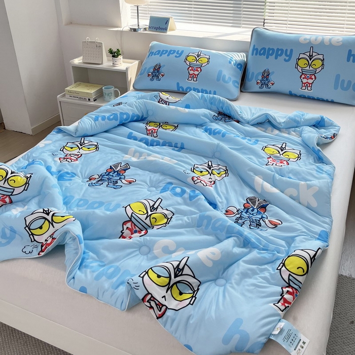 91家纺网 家纺一手货源 找家纺 蘭菲家纺 2025新款凉感丝奥特曼印花夏被 上学