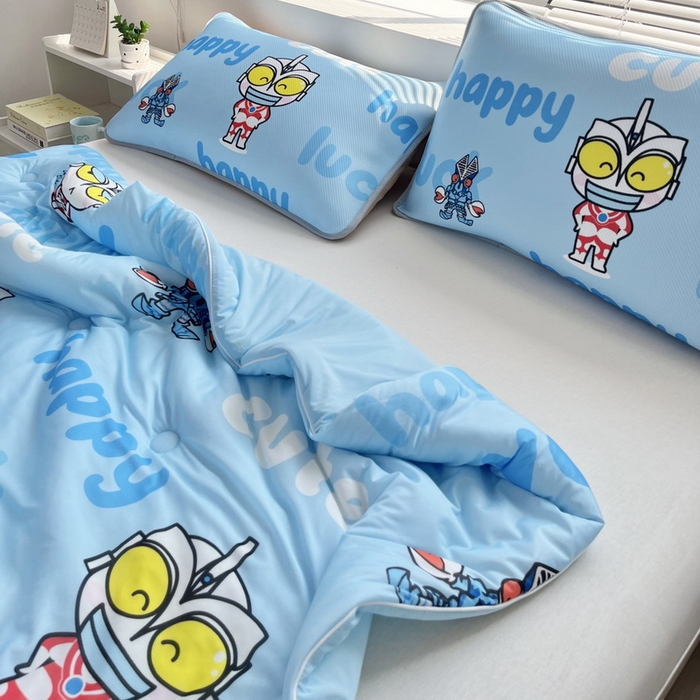 91家纺网 家纺一手货源 找家纺 蘭菲家纺 2025新款凉感丝奥特曼印花夏被 上学