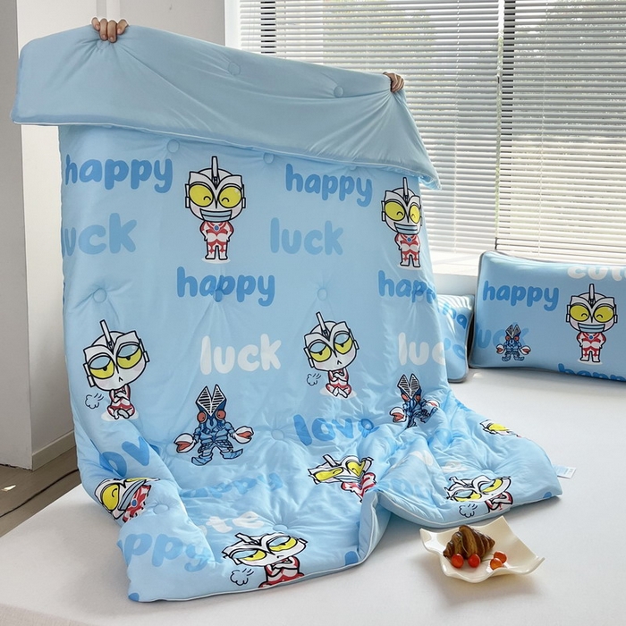 91家纺网 家纺一手货源 找家纺 蘭菲家纺 2025新款凉感丝奥特曼印花夏被 上学