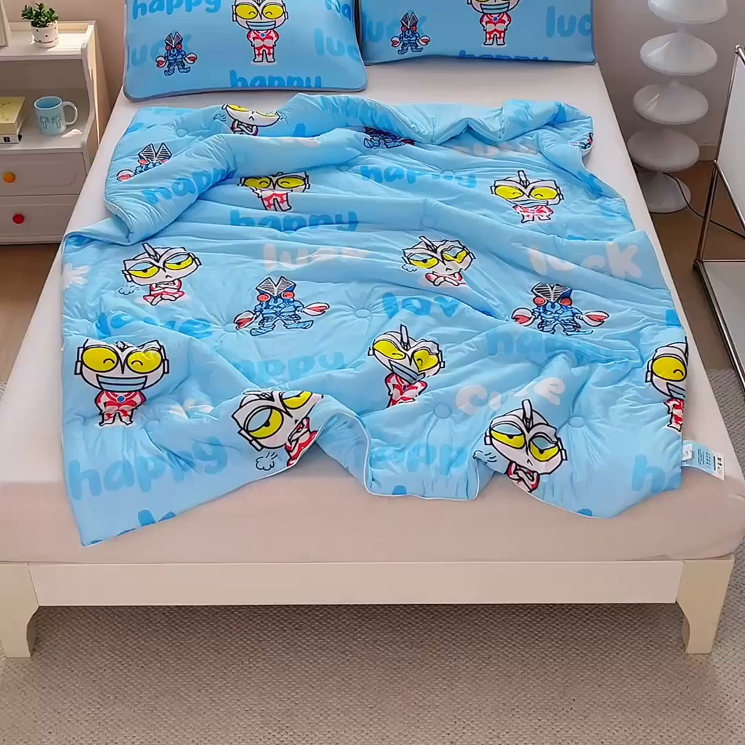 91家纺网 家纺一手货源 找家纺 蘭菲家纺 2025新款凉感丝奥特曼印花夏被 上学