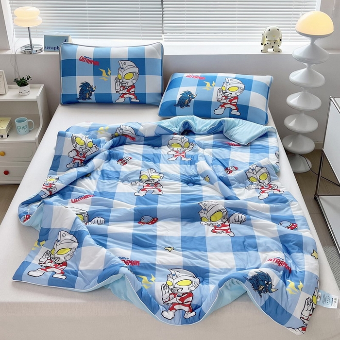 91家纺网 家纺一手货源 找家纺 蘭菲家纺 2025新款凉感丝奥特曼印花夏被 随影