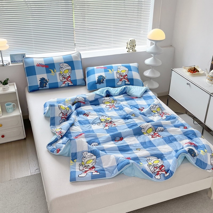 91家纺网 家纺一手货源 找家纺 蘭菲家纺 2025新款凉感丝奥特曼印花夏被 随影