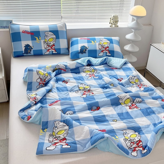 91家纺网 家纺一手货源 找家纺 蘭菲家纺 2025新款凉感丝奥特曼印花夏被 随影