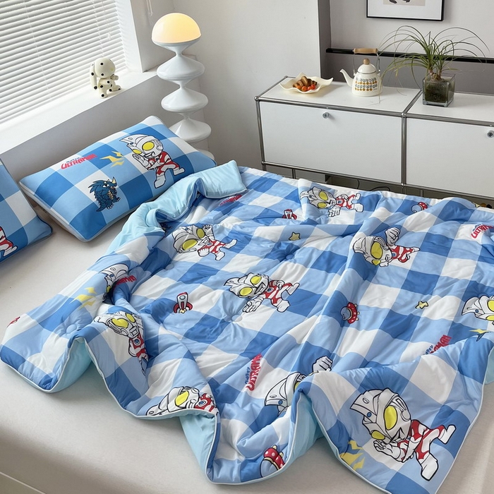 91家纺网 家纺一手货源 找家纺 蘭菲家纺 2025新款凉感丝奥特曼印花夏被 随影