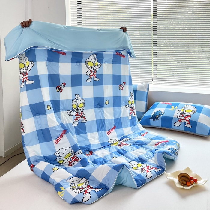 91家纺网 家纺一手货源 找家纺 蘭菲家纺 2025新款凉感丝奥特曼印花夏被 随影