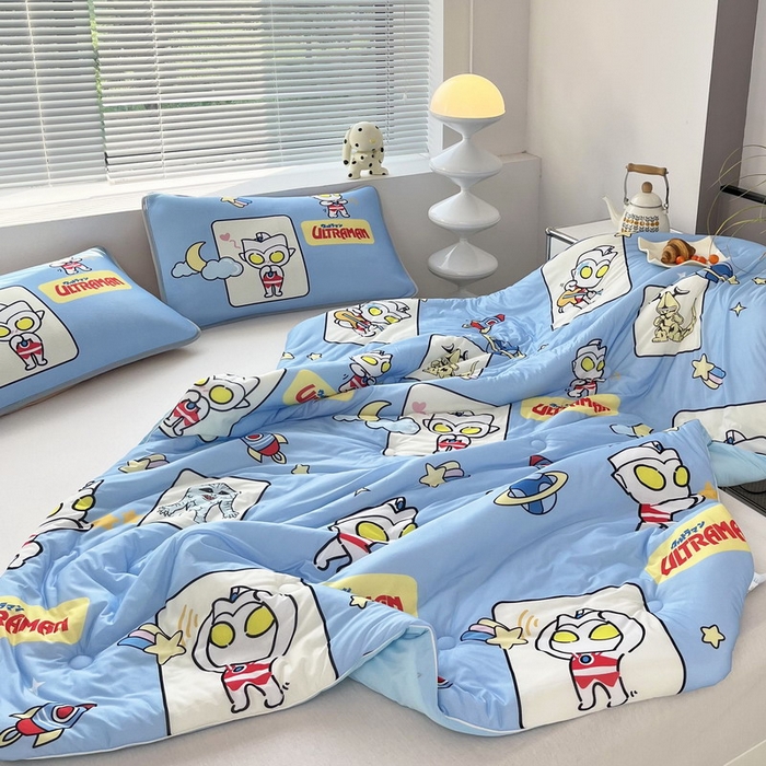 91家纺网 家纺一手货源 找家纺 蘭菲家纺 2025新款凉感丝奥特曼印花夏被 太空游