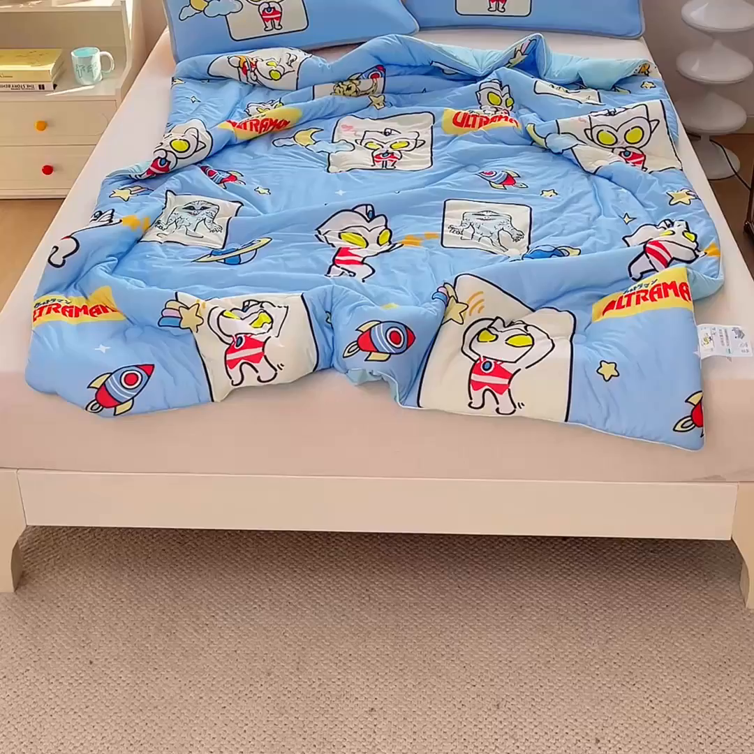 91家纺网 家纺一手货源 找家纺 蘭菲家纺 2025新款凉感丝奥特曼印花夏被 太空游