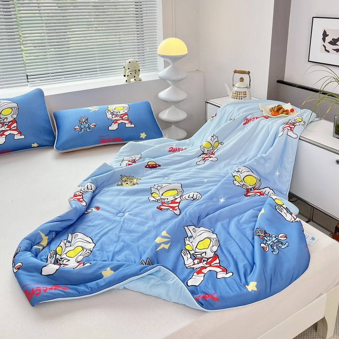 91家纺网 家纺一手货源 找家纺 蘭菲家纺 2025新款凉感丝奥特曼印花夏被 小虎队