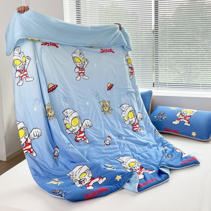 91家纺网 家纺一手货源 找家纺 蘭菲家纺 2025新款凉感丝奥特曼印花夏被 小虎队