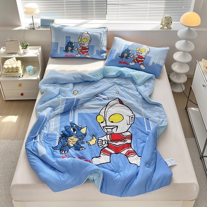 91家纺网 家纺一手货源 找家纺 蘭菲家纺 2025新款凉感丝奥特曼印花夏被 勇士