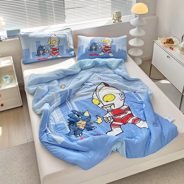 91家纺网 家纺一手货源 找家纺 蘭菲家纺 2025新款凉感丝奥特曼印花夏被 勇士