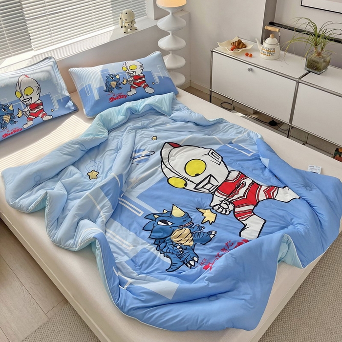 91家纺网 家纺一手货源 找家纺 蘭菲家纺 2025新款凉感丝奥特曼印花夏被 勇士