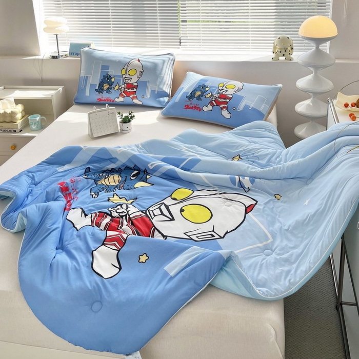 91家纺网 家纺一手货源 找家纺 蘭菲家纺 2025新款凉感丝奥特曼印花夏被 勇士