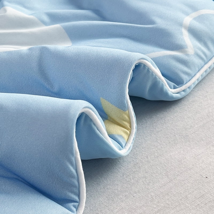 91家纺网 家纺一手货源 找家纺 蘭菲家纺 2025新款凉感丝奥特曼印花夏被 运动员