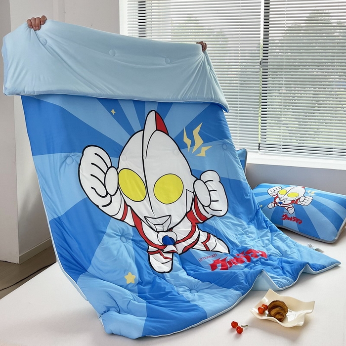 91家纺网 家纺一手货源 找家纺 蘭菲家纺 2025新款凉感丝奥特曼印花夏被 正义之侠