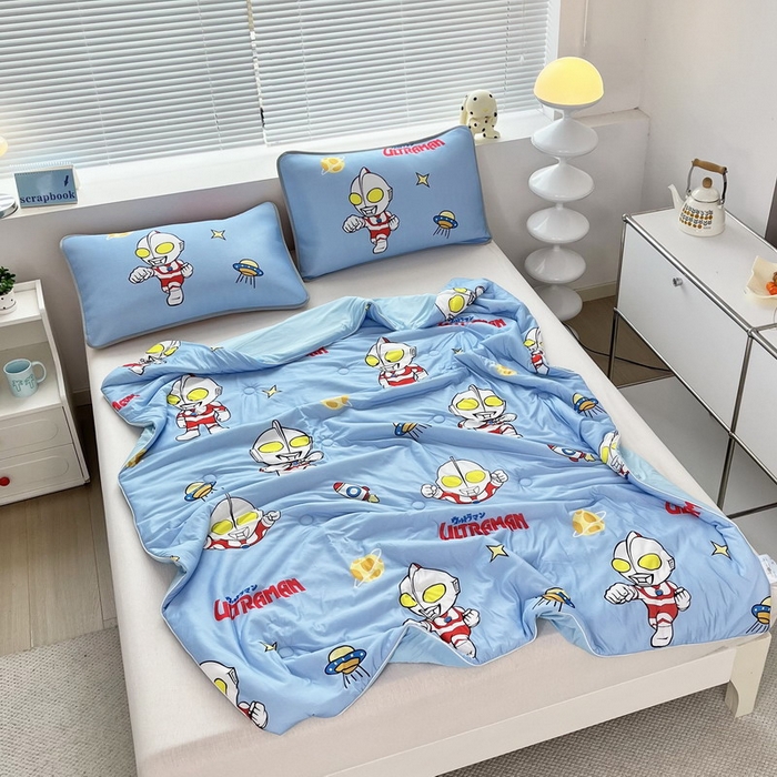 91家纺网 家纺一手货源 找家纺 蘭菲家纺 2025新款凉感丝奥特曼印花夏被 追风