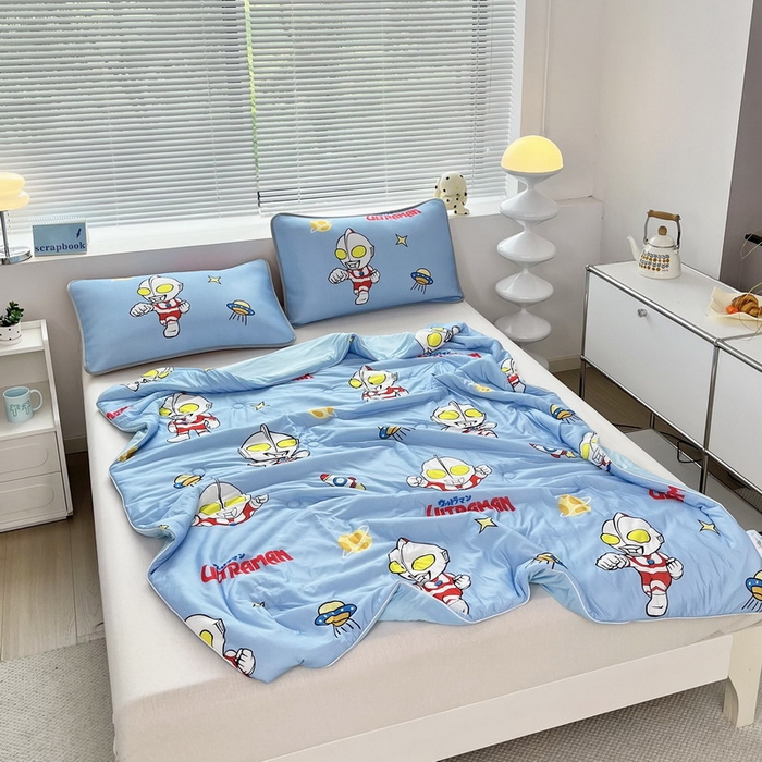 91家纺网 家纺一手货源 找家纺 蘭菲家纺 2025新款凉感丝奥特曼印花夏被 追风