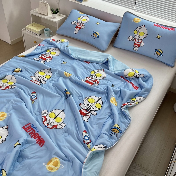 91家纺网 家纺一手货源 找家纺 蘭菲家纺 2025新款凉感丝奥特曼印花夏被 追风