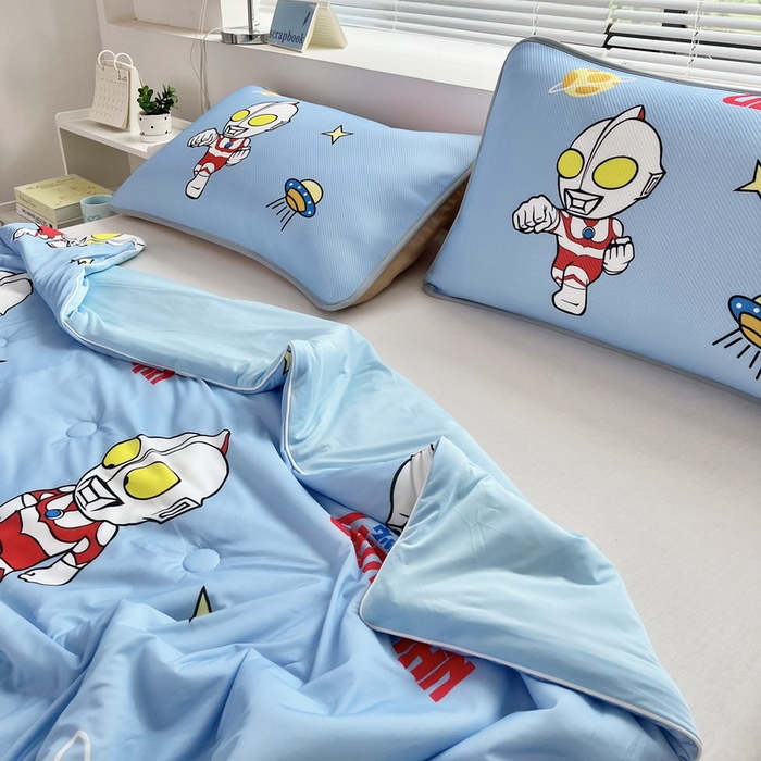 91家纺网 家纺一手货源 找家纺 蘭菲家纺 2025新款凉感丝奥特曼印花夏被 追风