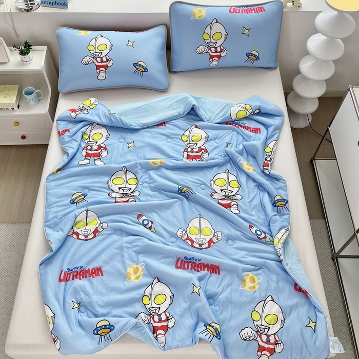 91家纺网 家纺一手货源 找家纺 蘭菲家纺 2025新款凉感丝奥特曼印花夏被 追风