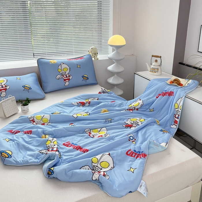 91家纺网 家纺一手货源 找家纺 蘭菲家纺 2025新款凉感丝奥特曼印花夏被 追风