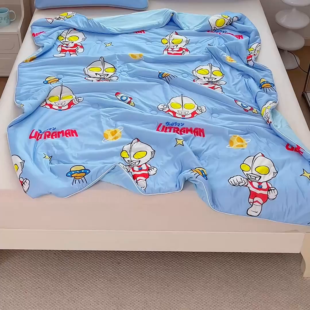 91家纺网 家纺一手货源 找家纺 蘭菲家纺 2025新款凉感丝奥特曼印花夏被 追风