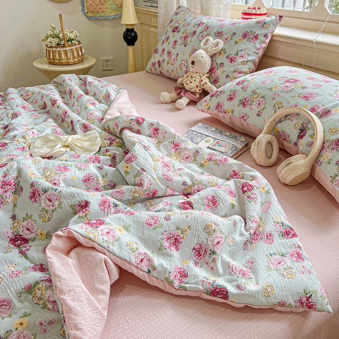 91家纺网 家纺一手货源 找家纺 仟网汇 2025新款皱皱纱简单款夏被四件套 玫瑰花园兰