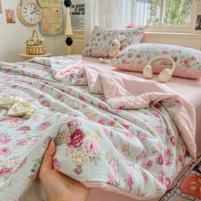 91家纺网 家纺一手货源 找家纺 仟网汇 2025新款皱皱纱简单款夏被四件套 玫瑰花园兰