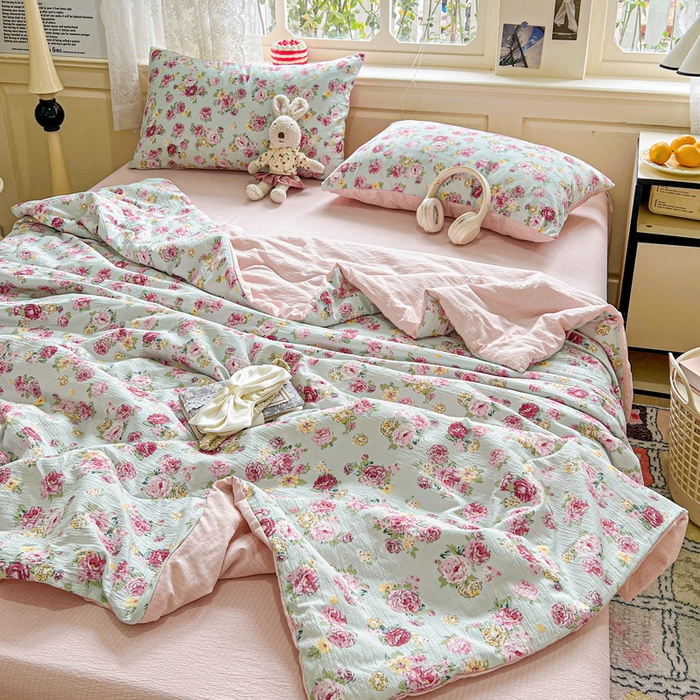 91家纺网 家纺一手货源 找家纺 仟网汇 2025新款皱皱纱简单款夏被四件套 玫瑰花园兰