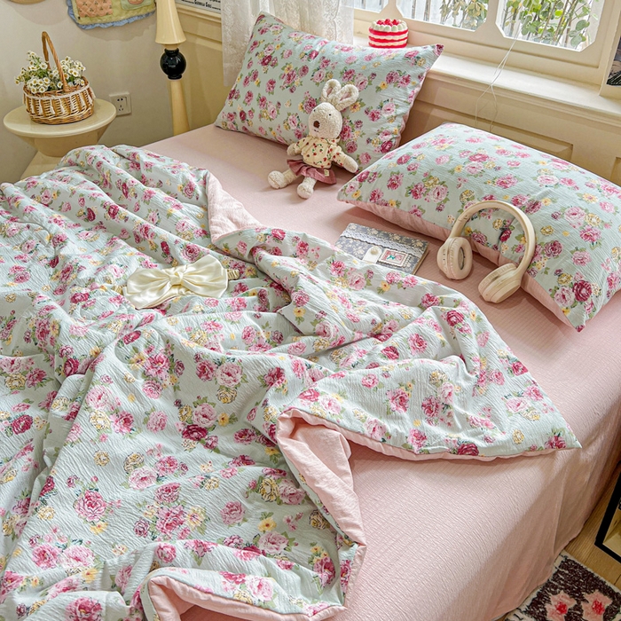 91家纺网 家纺一手货源 找家纺 仟网汇 2025新款皱皱纱简单款夏被四件套 玫瑰花园兰