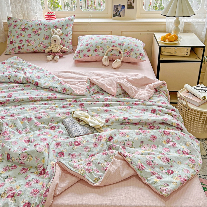 91家纺网 家纺一手货源 找家纺 仟网汇 2025新款皱皱纱简单款夏被四件套 玫瑰花园兰