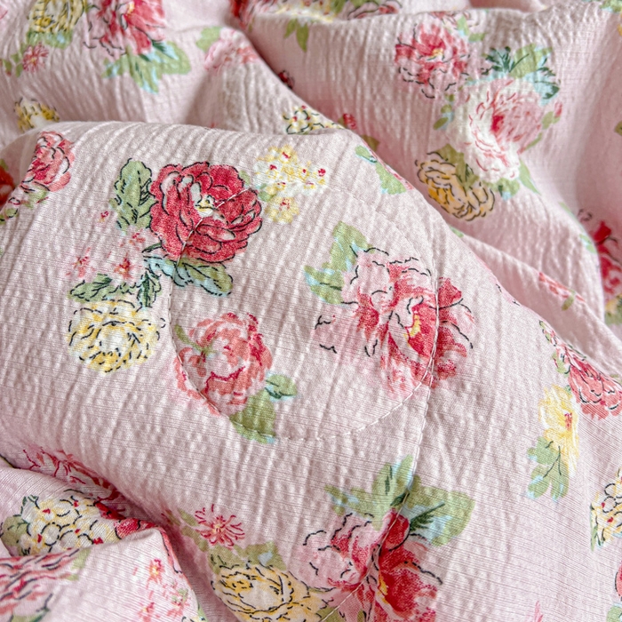 91家纺网 家纺一手货源 找家纺 仟网汇 2025新款皱皱纱简单款夏被四件套 玫瑰花园粉