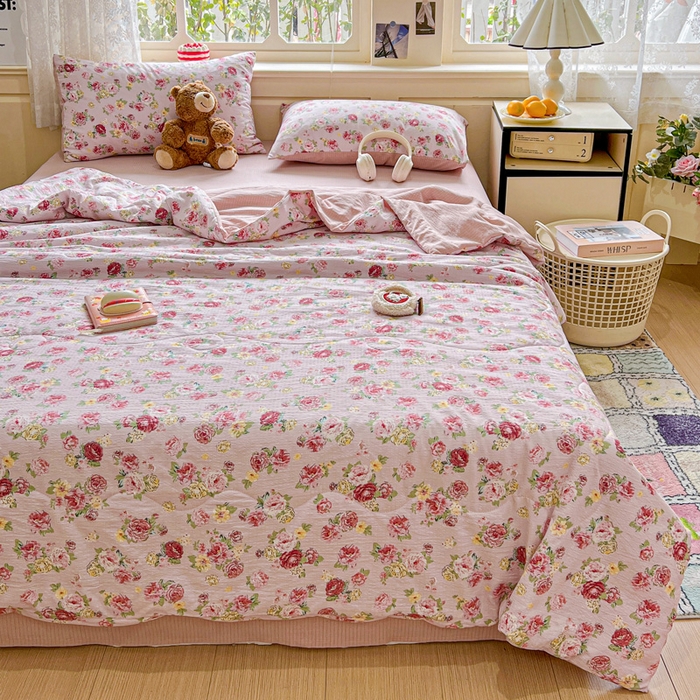 91家纺网 家纺一手货源 找家纺 仟网汇 2025新款皱皱纱简单款夏被四件套 玫瑰花园粉