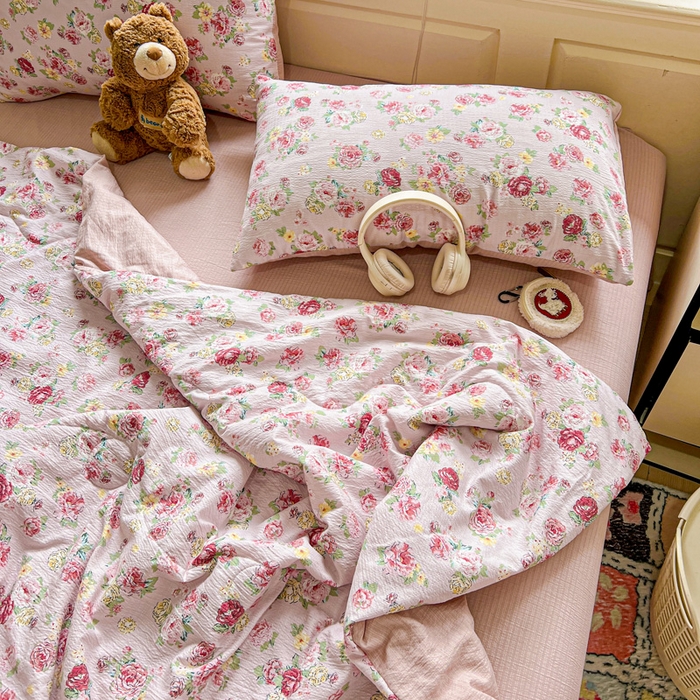 91家纺网 家纺一手货源 找家纺 仟网汇 2025新款皱皱纱简单款夏被四件套 玫瑰花园粉