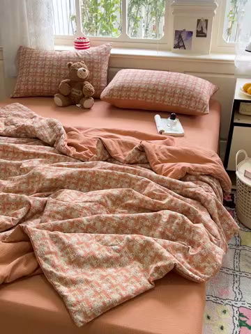 91家纺网 家纺一手货源 找家纺 仟网汇 2025新款皱皱纱简单款夏被四件套 罗曼