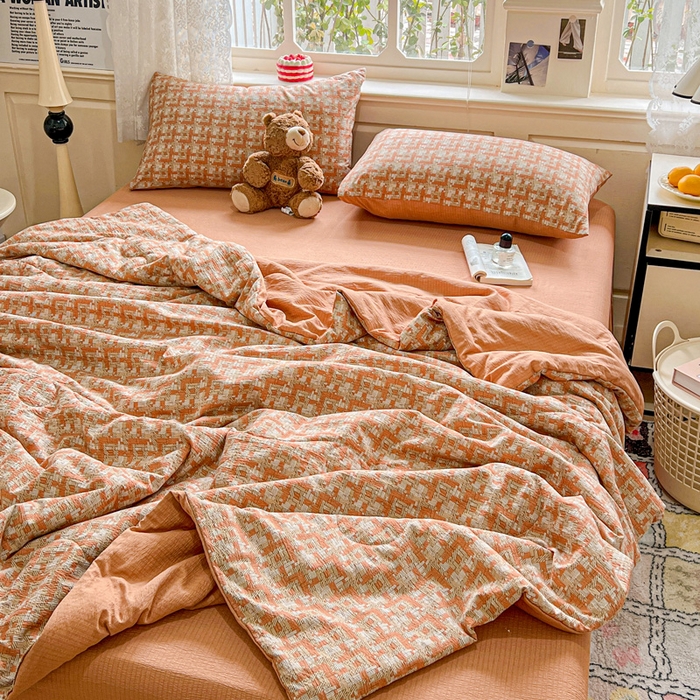 91家纺网 家纺一手货源 找家纺 仟网汇 2025新款皱皱纱简单款夏被四件套 罗曼