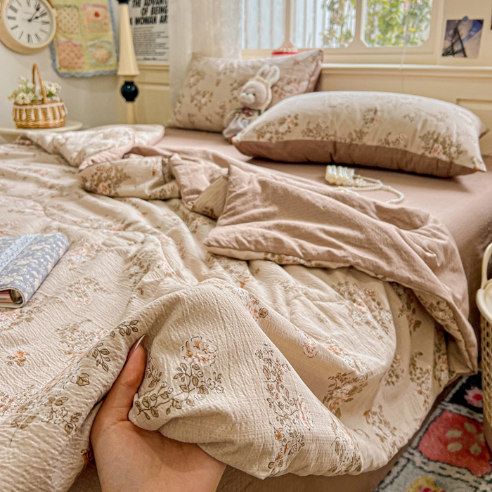 91家纺网 家纺一手货源 找家纺 仟网汇 2025新款皱皱纱简单款夏被四件套 可颂