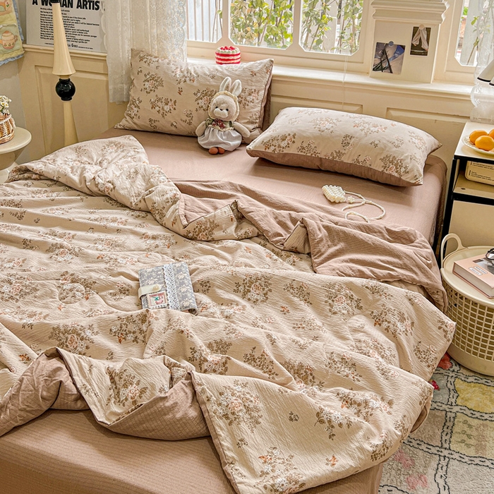 91家纺网 家纺一手货源 找家纺 仟网汇 2025新款皱皱纱简单款夏被四件套 可颂