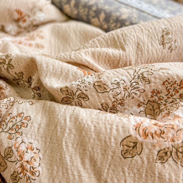 91家纺网 家纺一手货源 找家纺 仟网汇 2025新款皱皱纱简单款夏被四件套 可颂