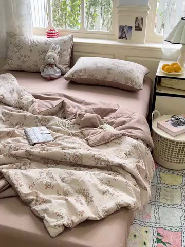 91家纺网 家纺一手货源 找家纺 仟网汇 2025新款皱皱纱简单款夏被四件套 可颂