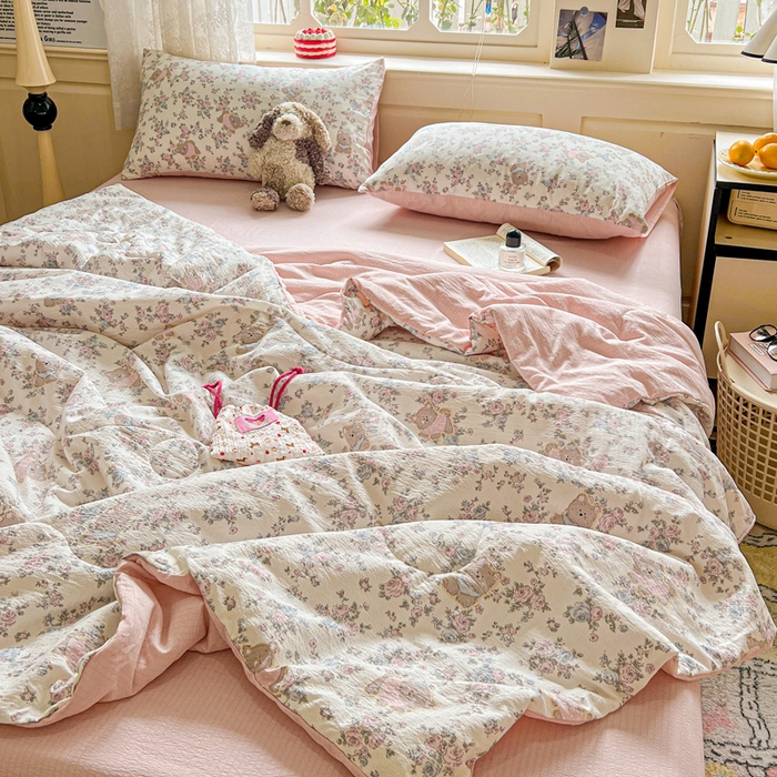 91家纺网 家纺一手货源 找家纺 仟网汇 2025新款皱皱纱简单款夏被四件套 花园里