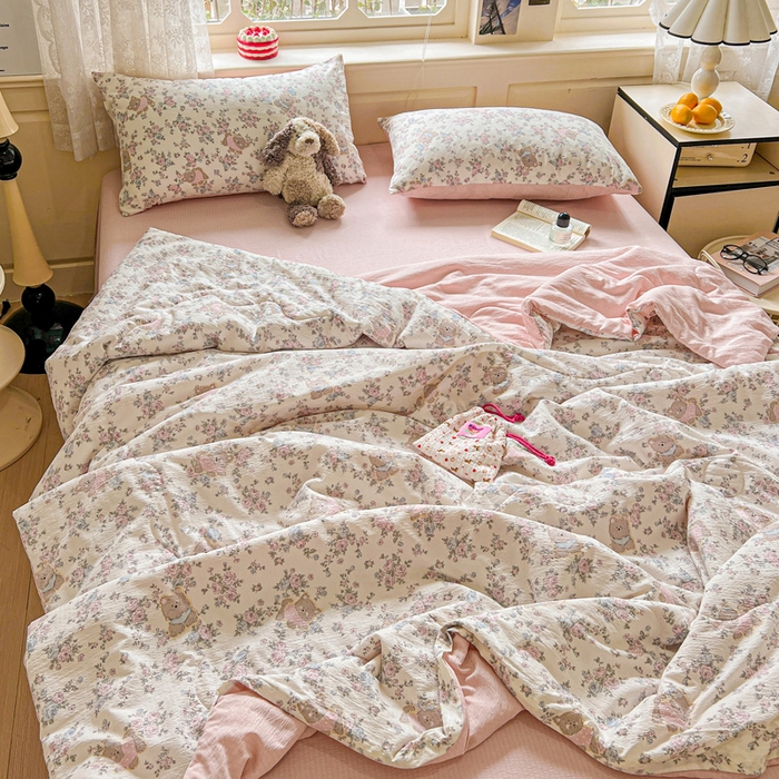 91家纺网 家纺一手货源 找家纺 仟网汇 2025新款皱皱纱简单款夏被四件套 花园里