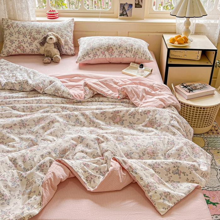 91家纺网 家纺一手货源 找家纺 仟网汇 2025新款皱皱纱简单款夏被四件套 花园里