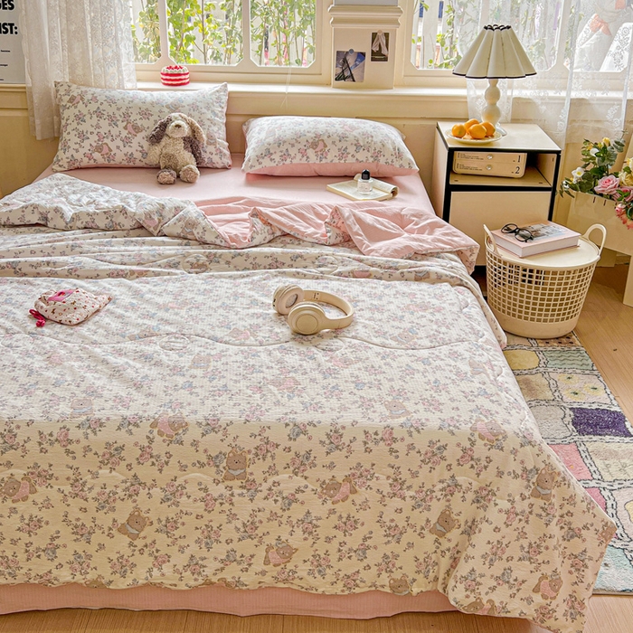 91家纺网 家纺一手货源 找家纺 仟网汇 2025新款皱皱纱简单款夏被四件套 花园里