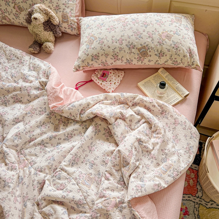 91家纺网 家纺一手货源 找家纺 仟网汇 2025新款皱皱纱简单款夏被四件套 花园里